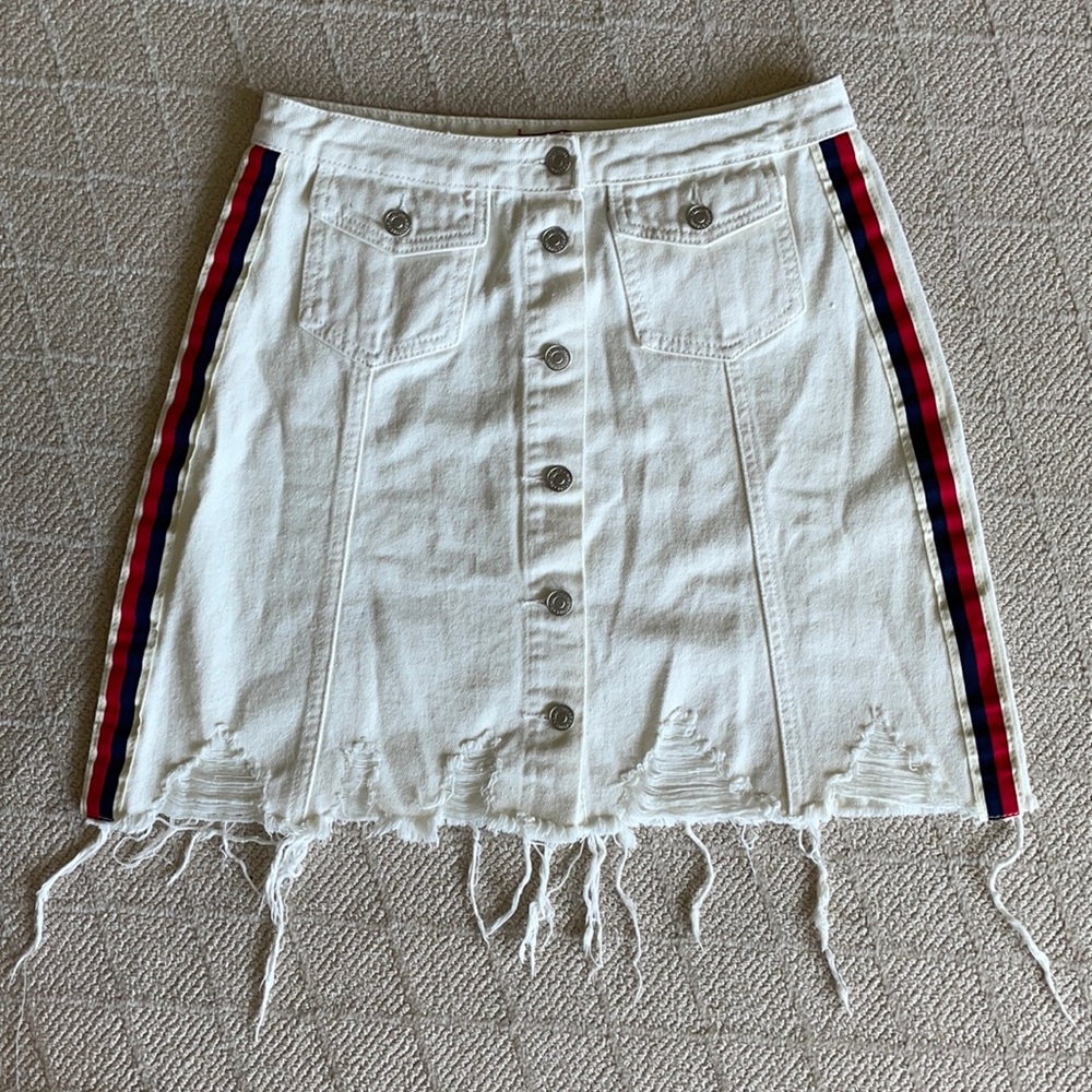 White denim skirt